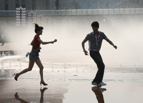 冯绍峰自称<em>帅哥雷</em>翻导演 泉边追逐讨饶搭档 _