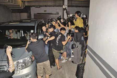 侧田与曹格斗殴后现身 高调宣称:重要部位没事