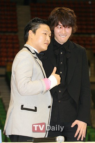 组图:韩国歌手金长勋与psy 将共同举办演唱会_