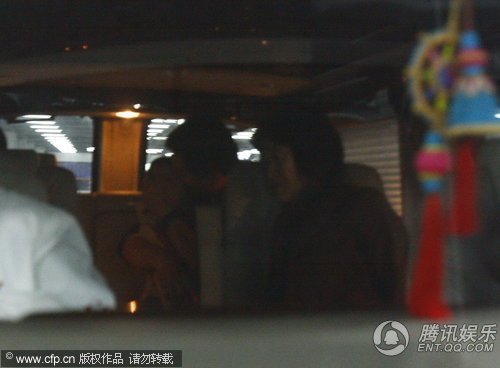 结束慈善救助之旅返京 李亚鹏盼<em>王菲生</em>双胞胎