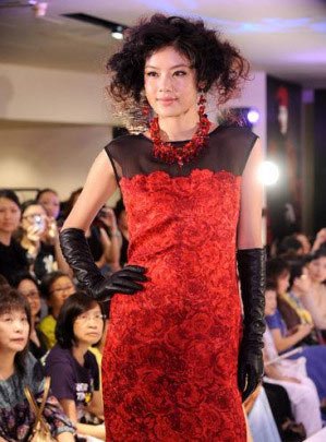 乐基儿16日蓉城走秀 半小时进账高达15万元