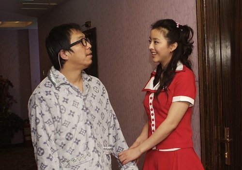 黄渤黄小蕾19日相约万达 《倔强萝卜》精彩首