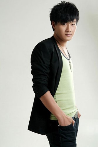 李九鸣:《没资格说爱我》让爱在伤痛中倾诉_大