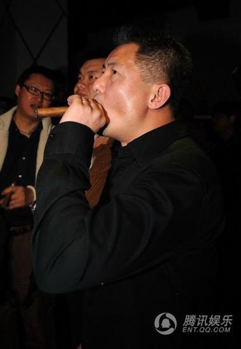 那英缺席老公酒吧开业 孟桐:我们各干各的(图)