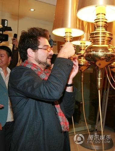 霍思燕68万买豪华吊灯 自创品牌受大师认可_大