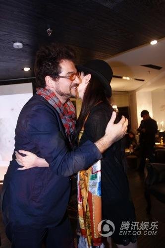 霍思燕68万买豪华吊灯 自创品牌受大师认可