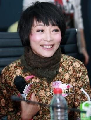 小区保安证实确有人跳楼 好友曝陈琳近期情绪差