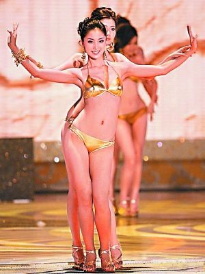 刘伊心 透视长裙图片