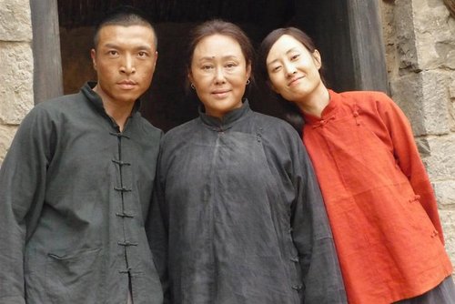 央视大戏《娘》封镜 王伟光与老戏骨彪戏过戏瘾; 演员王伟光; 年轻