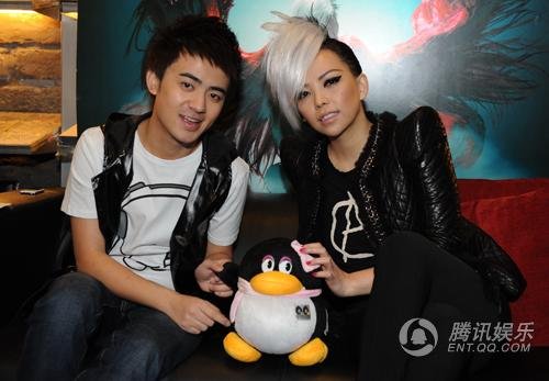 ☆新闻★<em>2009</em>/11/05 <em>张惠妹</em>「破茧」开个唱 1