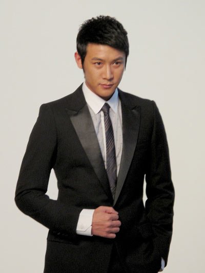  陆毅 杂志 大片 抢先曝光 彰显时尚型男绅士风度