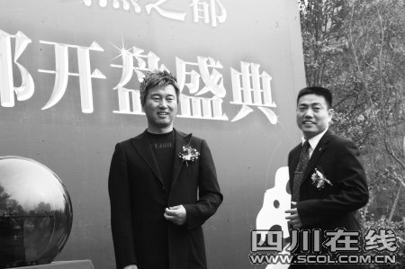 满文军复出头发花白 捐22万出场费给患儿(图)