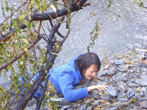 电影《美丽的青春》杀青 林园冰天雪地不惧雨戏