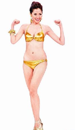 刘伊心决赛当天穿泳装走秀,展现自信.