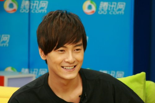  郑元畅 做客自嘲歌坛新人 称林志玲是贵人_娱