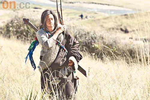 何润东两片叠期喊头痛 补贴百万 左右做人难 (图