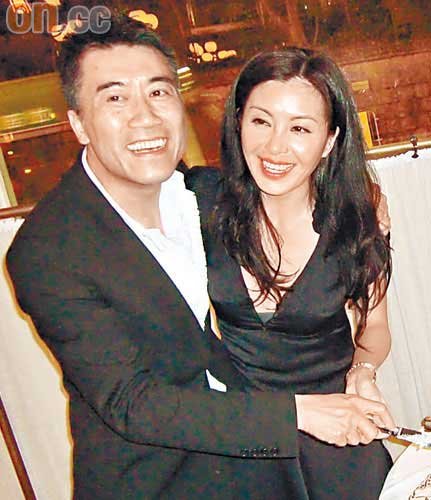 组图:陈法拉事业为重 伍咏薇爱情至上锦上添花