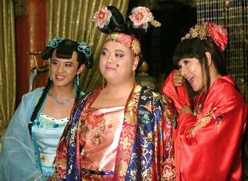 高昊<em>男</em>扮<em>女</em>装玩反串 <em>穿</em>紧<em>胸衣</em>直言做女生辛苦