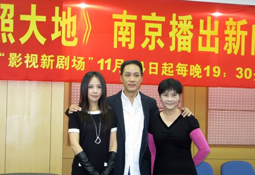 天寒地冻《阳光》送暖 女许三多何琳亮相南京 