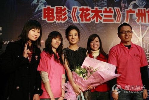 组图:《花木兰》广州首映 赵薇回应结婚传闻_