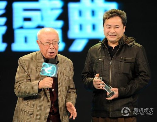 葛存壮代子领奖