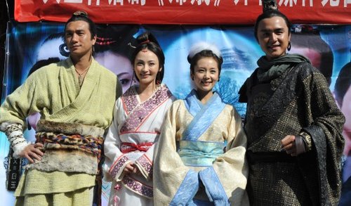 笛、王子文《嫦娥》情敌相见 场外<em>姐妹情深</em>_内