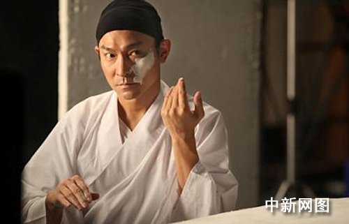 刘德华惊艳亮相庆澳门回归10周年 京剧造型抢眼