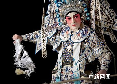 刘德华惊艳亮相庆澳门回归10周年 京剧造型抢眼