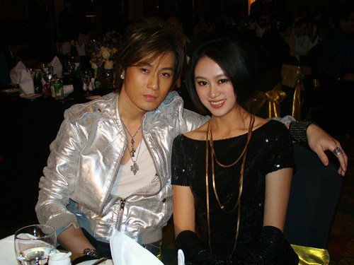 《守着阳光守着你》热播 戴菲菲性感亮相盛典