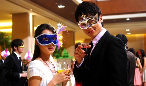 新《玉观音》<em>化妆</em>舞会 百位<em>美女帅哥</em>共舞华尔