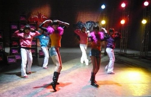 《守着阳光守着你》热播 陈乔恩戴菲菲大秀舞