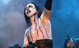 玛丽莲·曼森被唱片公司放弃 新音乐风格像鲍依_欧美_娱乐_腾讯网