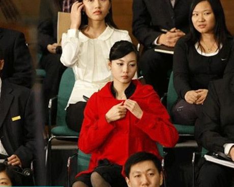 奥女郎博客爆炒作内幕 一脱成名爆红后崩溃_