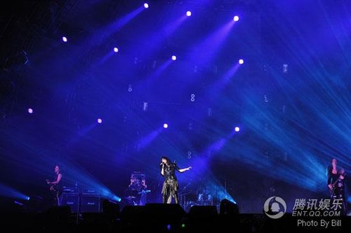 天后<em>张惠妹</em>北京开唱 <em>星光</em>帮人气选手甘当和声