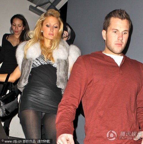 丽斯与男友夜店寻欢 步态豪放不慎出糗_<em>欧美</em>星