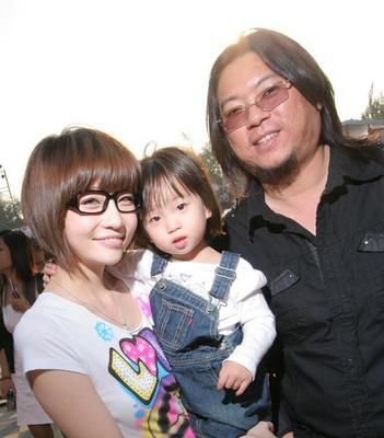 高晓松妻子被曝19岁就当妈 88年出生今年才21岁!
