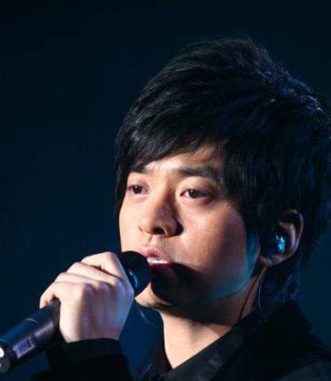 发碟不爱中国风 李健《音乐现场》露傲骨_大