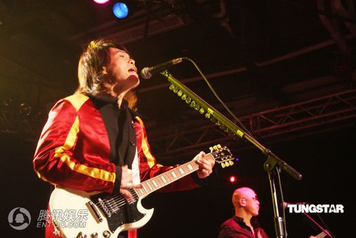 组图:伍佰新专辑主打摇滚 回收经典再度演绎_