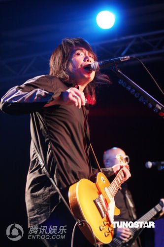 组图:伍佰新专辑主打摇滚 回收经典再度演绎_
