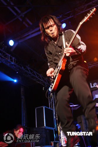 组图:伍佰新专辑主打摇滚 回收经典再度演绎_