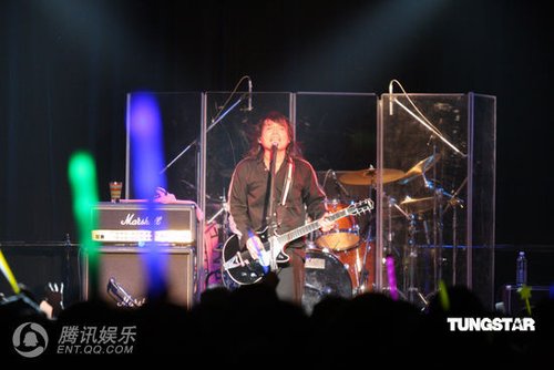 组图:伍佰新专辑主打摇滚 回收经典再度演绎_
