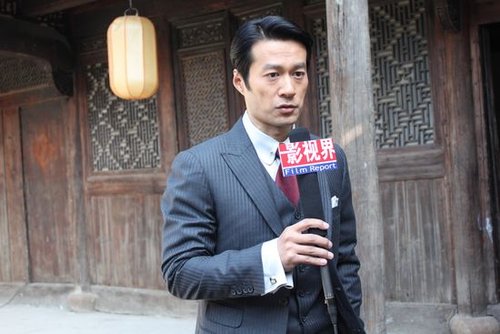 《来不及说我爱你》一语中的 谭凯拍感情戏羞