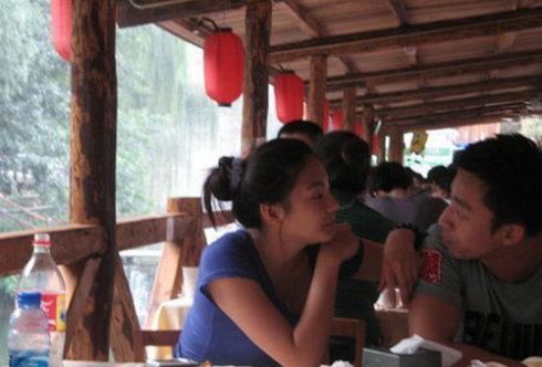  张雨绮 穿 透视装 带富二代男友体验平民生活_