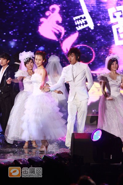 湖南卫视跨年演唱会完美落幕 快乐迎接新年