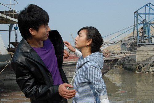 唐一菲大战凌潇肃 性感女神变身江湖妹(图)