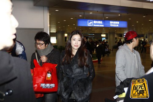 韩国女星李泰兰抵京(图)