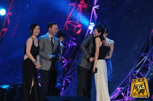 罗嘉良、邓萃雯获年度港台电视男女演员荣誉 