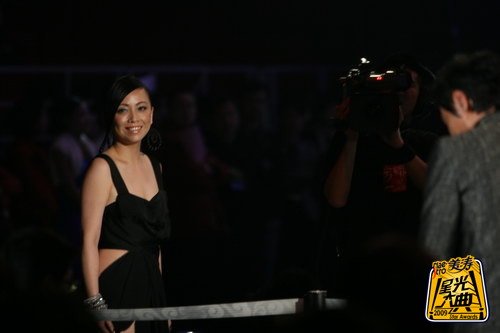 罗嘉良、邓萃雯获年度港台电视男女演员荣誉 