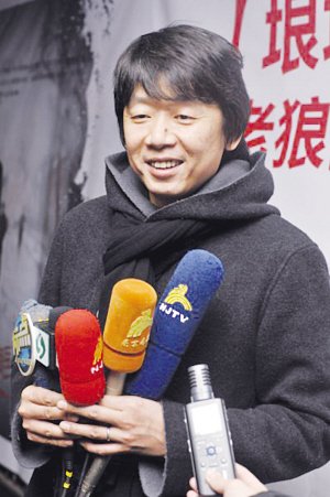 老狼再唱《同桌的你》 称喜欢南京小吃和书店