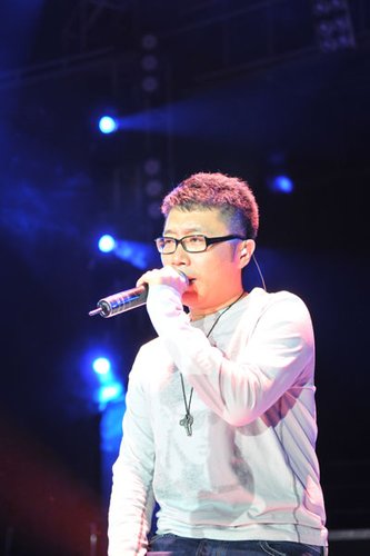 庞龙与经理人合作10年 新歌首度公开其中原因